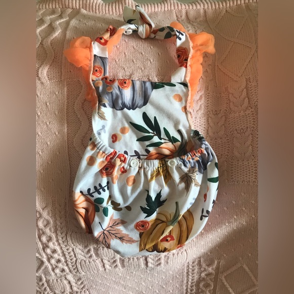 Boutique Halloween Outfit for Pictures - Picture 2 of 2